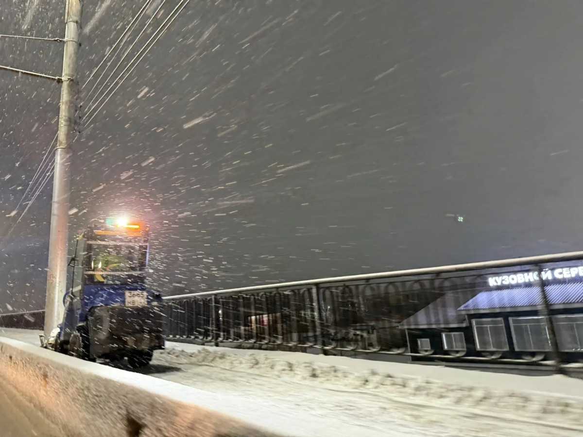 Уборку снега в городе будут вести до устранения последствий непогоды.