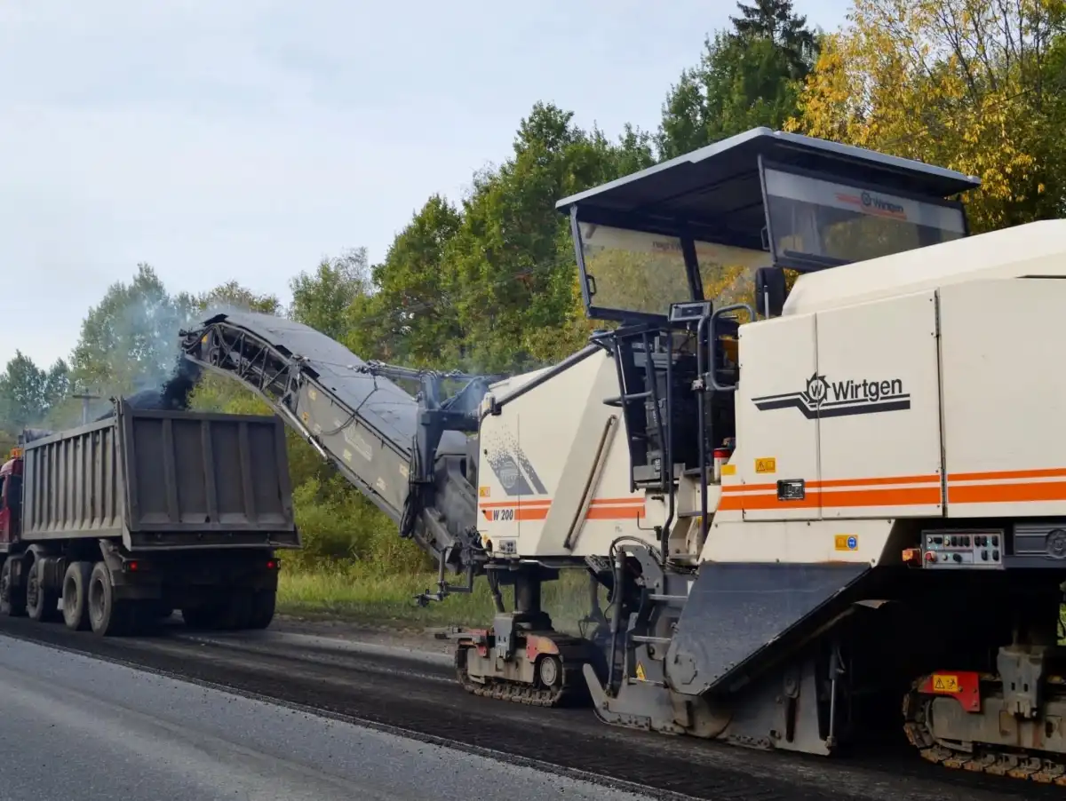 На нескольких участках А-122 идут ремонтные работы.
