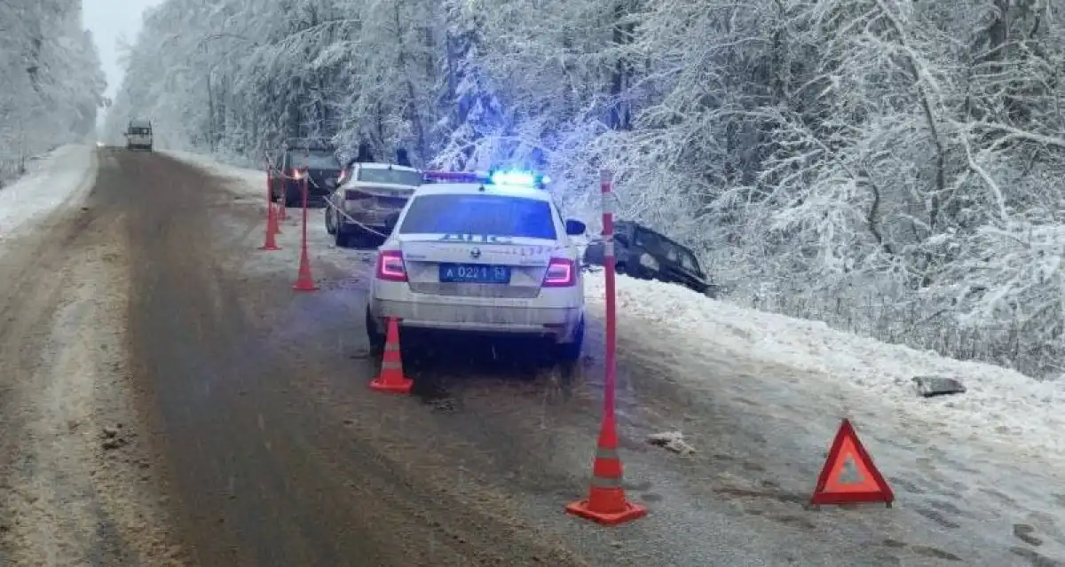 В ДТП пострадали водитель «Соляриса» и пассажирка «Туссана».