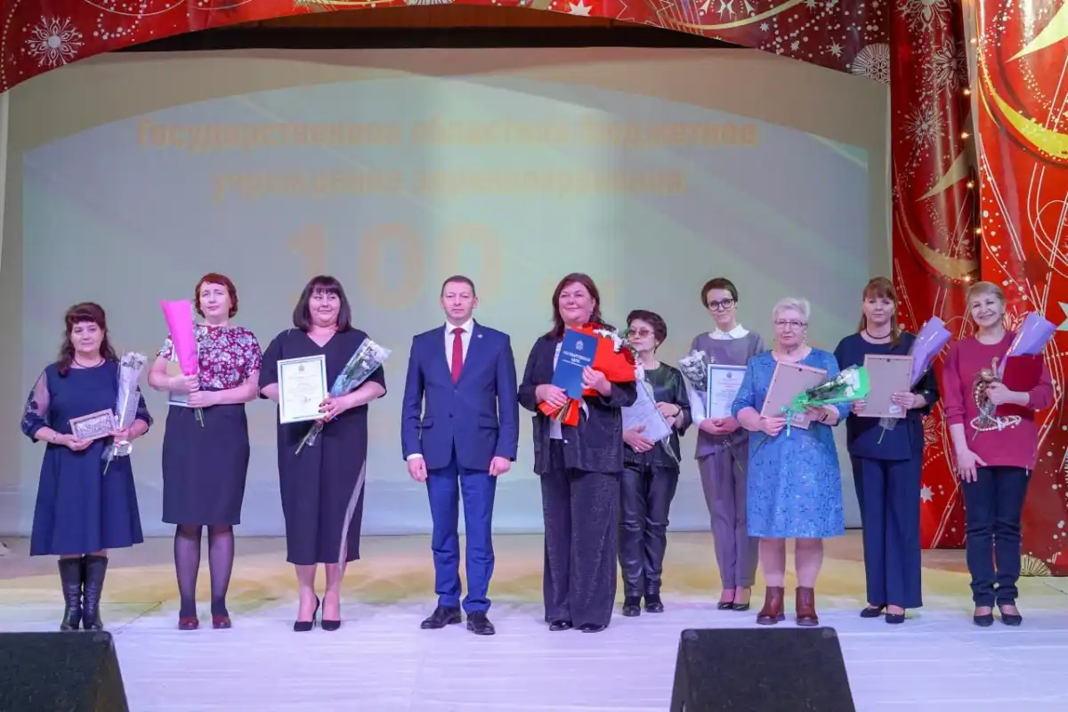 Валерий Яковлев вручил награды медикам Чудовской ЦРБ.