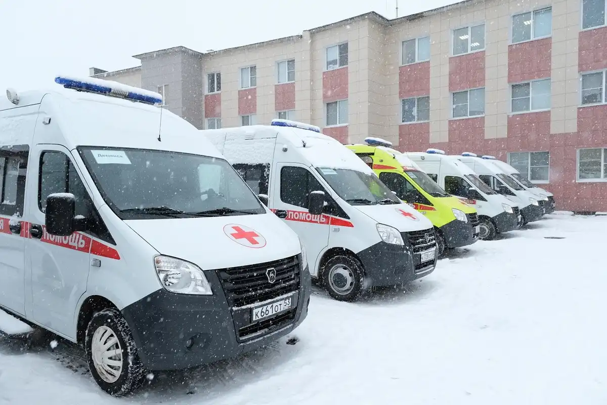 В ближайшее время планируют приобрести ещё четыре машины скорой помощи.