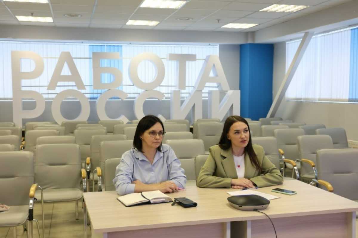 Специалисты новгородского Кадрового центра поделились своим опытом с коллегами из Запорожской области.