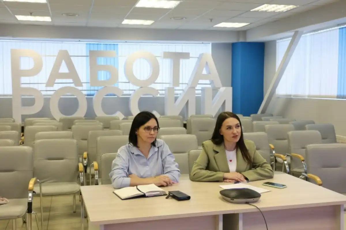 Специалисты новгородского Кадрового центра поделились своим опытом с коллегами из Запорожской области.