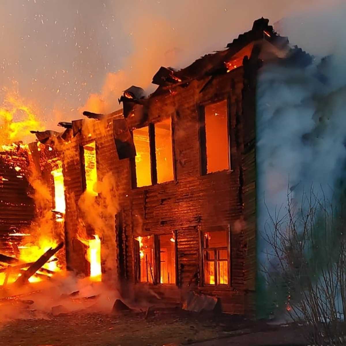 Площадь пожара составила 524 квадратных метра.