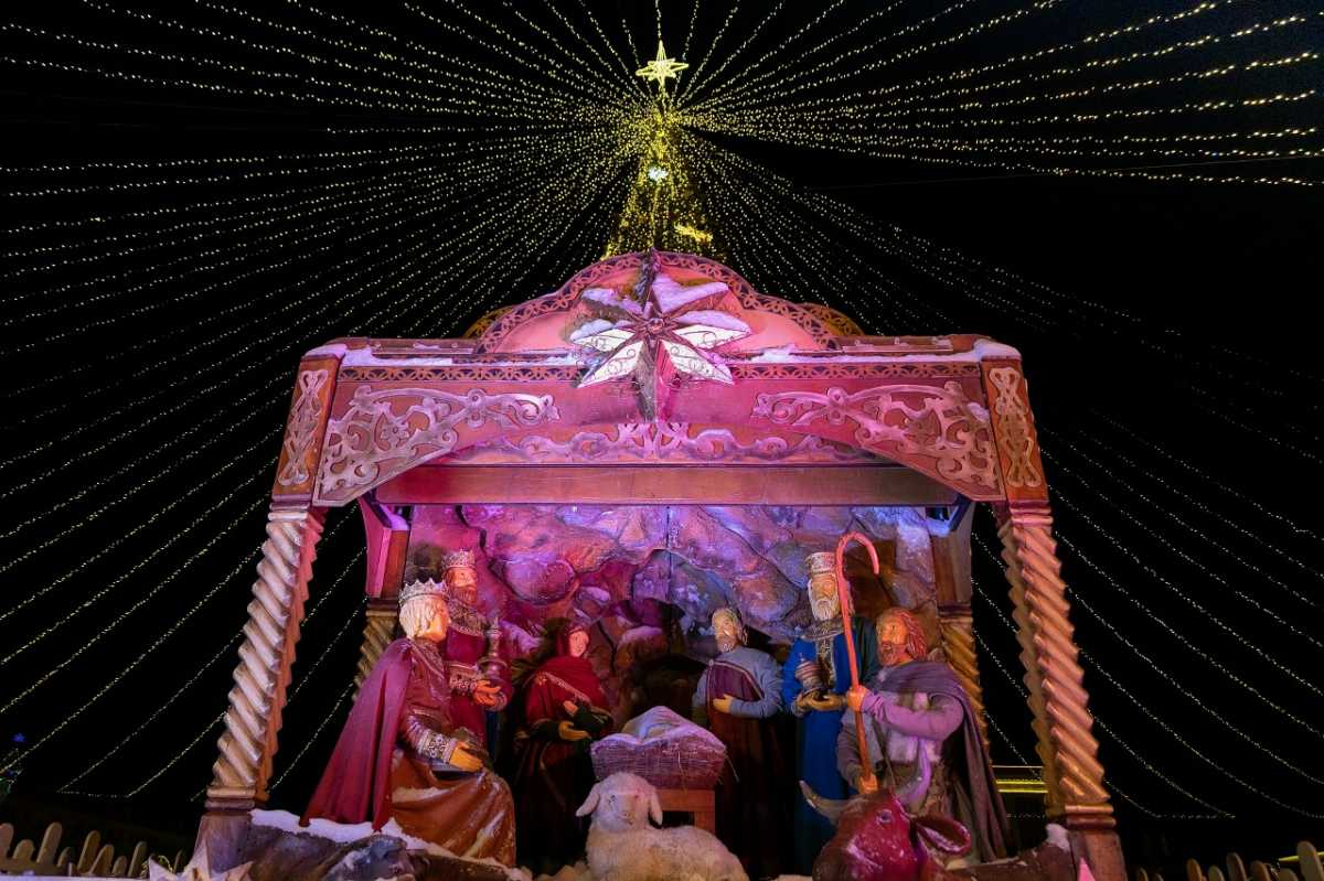 Сегодня, 6 января, после богослужения, с 20:30 до 22:00, гостей ждёт уникальное действо на Софийской площади.