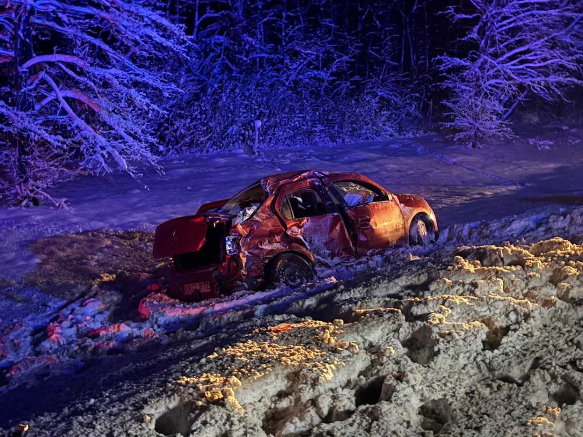 На месте работают сотрудники Госавтоинспекции и следственно-оперативная группа.