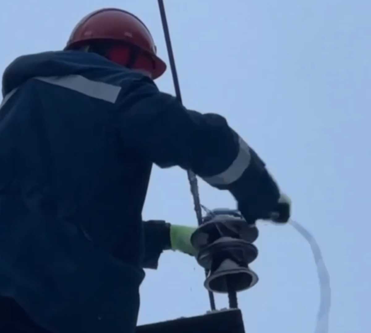 Новгородский филиал компании «Россети Северо-Запад» остаётся в особом режиме работы.