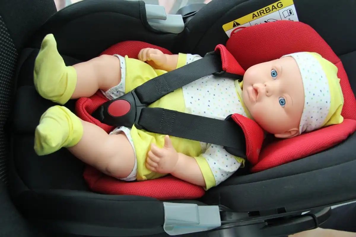 Штрафы для водителей за отказ от использования детского автокресла увеличили с 3 до 5 тысяч рублей.