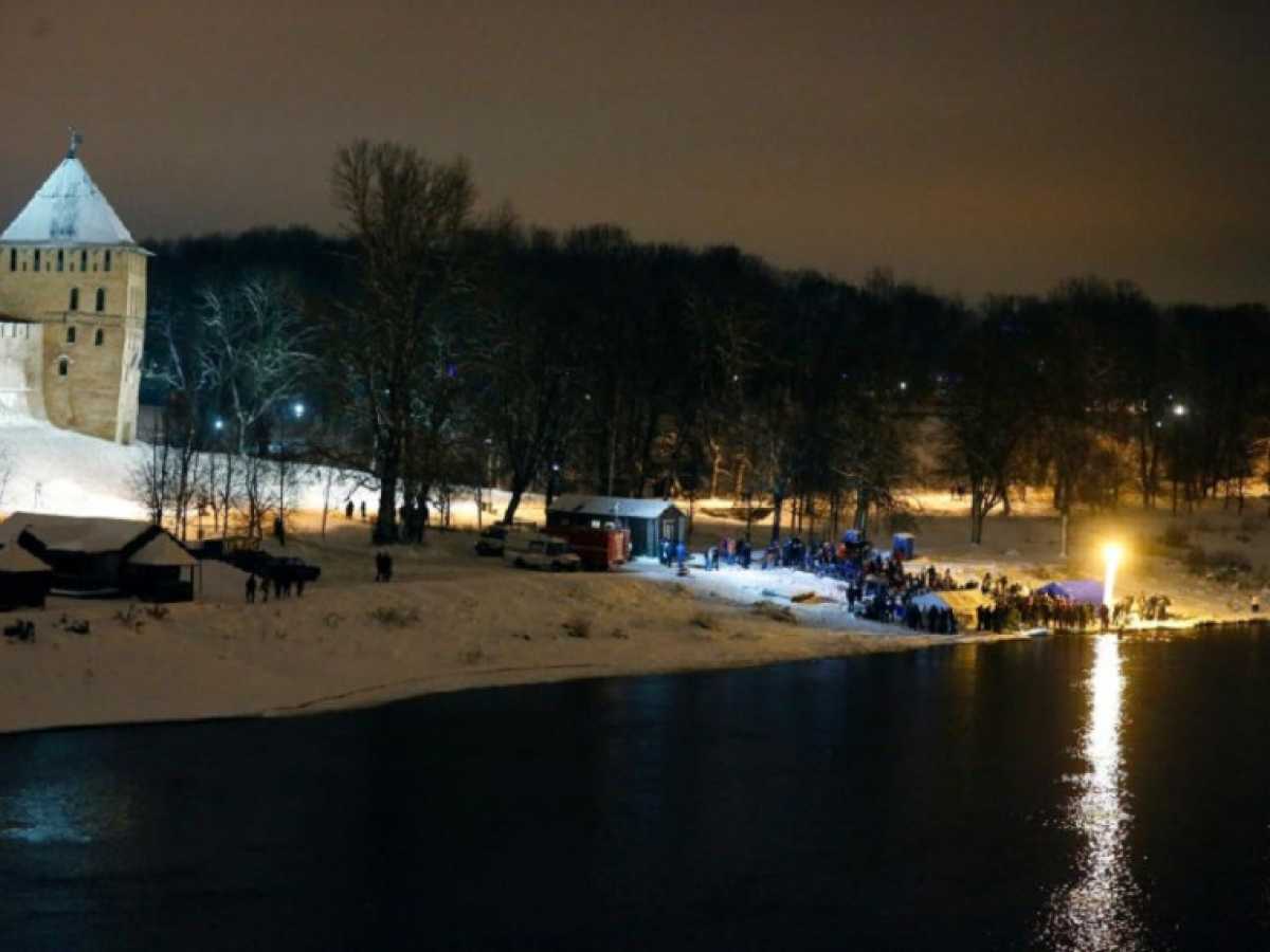 Сотрудники полиции и МЧС обеспечат соблюдение порядка и безопасности у крещенских купелей.