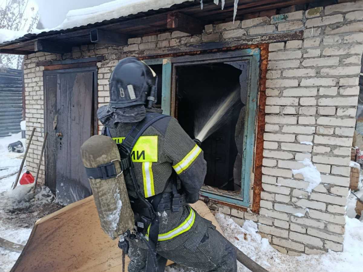 Причину пожара устанавливают органы дознания.