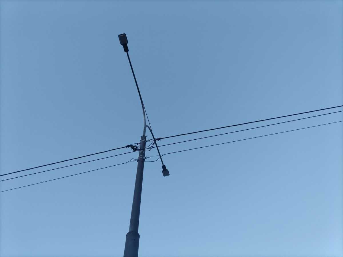 Неизвестные вносили изменения в работу оборудования, управляющего уличным освещением.