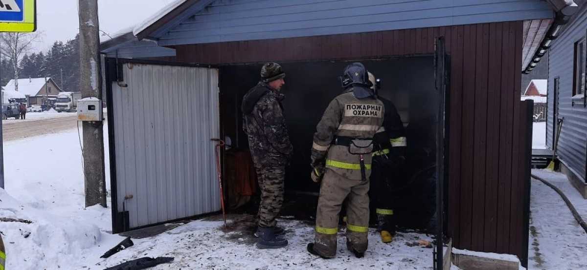 Тушением занимались пятеро пожарных и две автоцистерны.