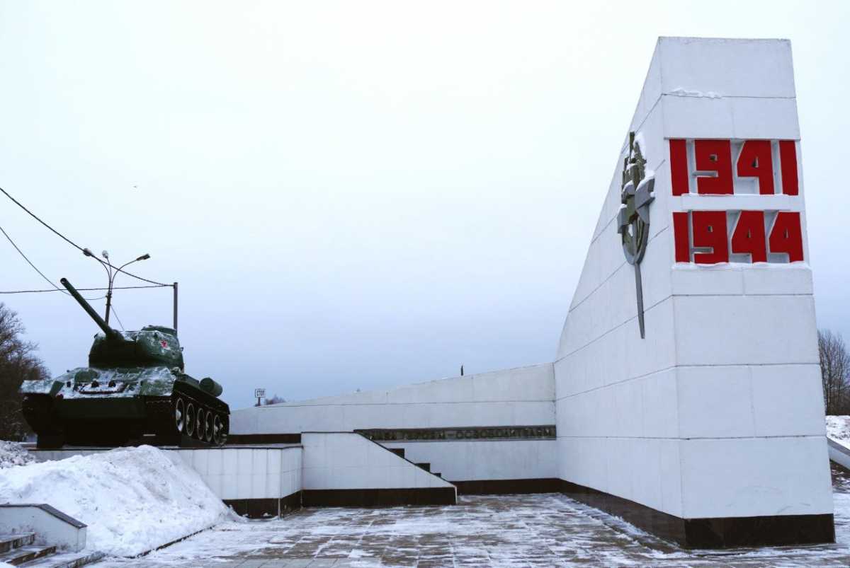 На территории Великого Новгорода находятся 38 воинских захоронений.