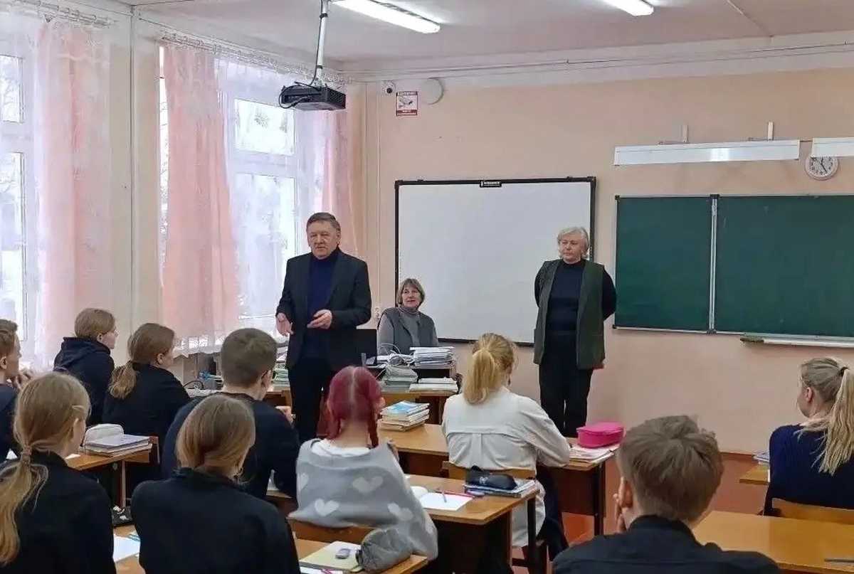 Анатолий Шепило напомнил, что ЕГЭ в регионе проводится уже 23 года.