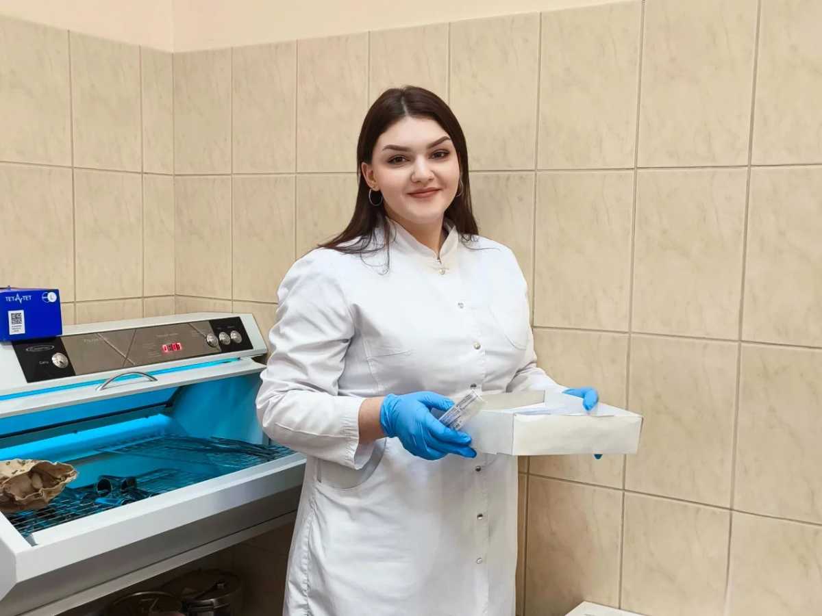 Таисия в прошлом году окончила медицинский техникум в Брянске.