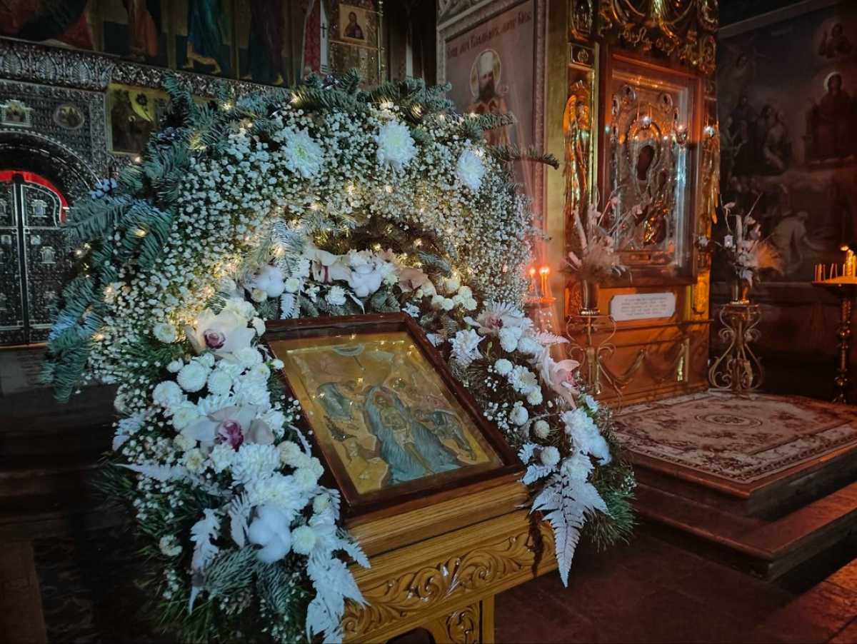 Согласно библейской истории, в этот день Иисус Христоса крестился в реке Иордан.