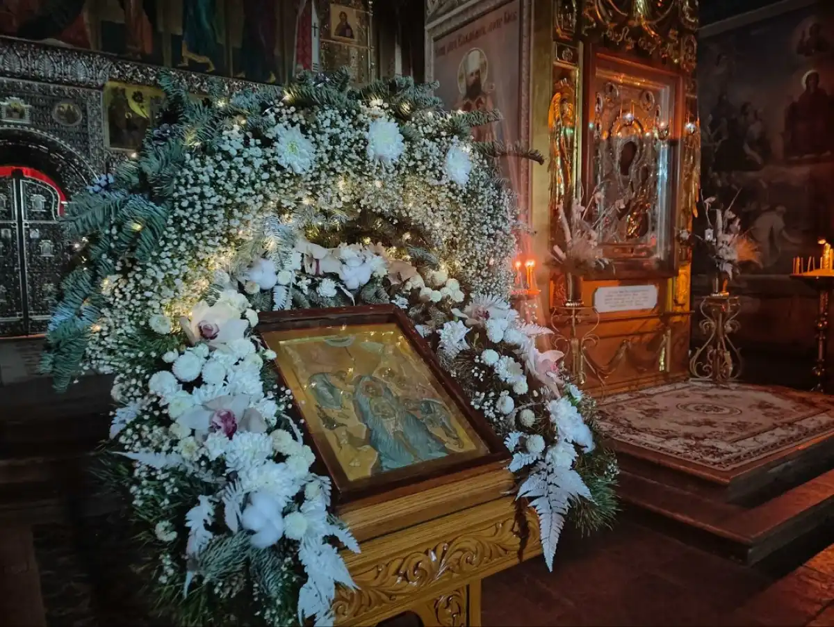 Согласно библейской истории, в этот день Иисус Христоса крестился в реке Иордан.