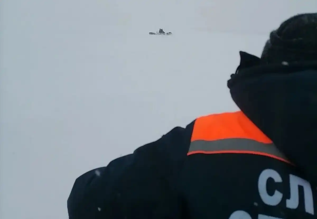 Рыбаки заблудились из-за метели и плохой видимости.