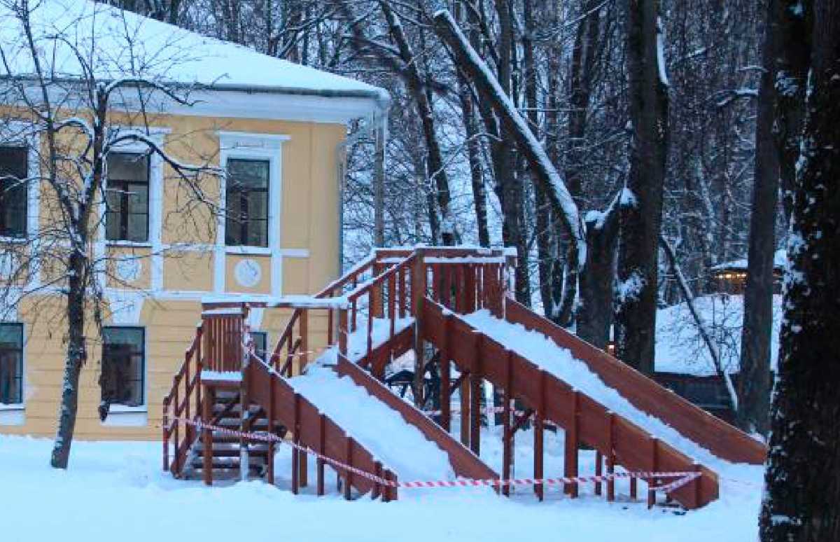 Горку перенесут в более безопасное место на территории Кремлёвского парка.