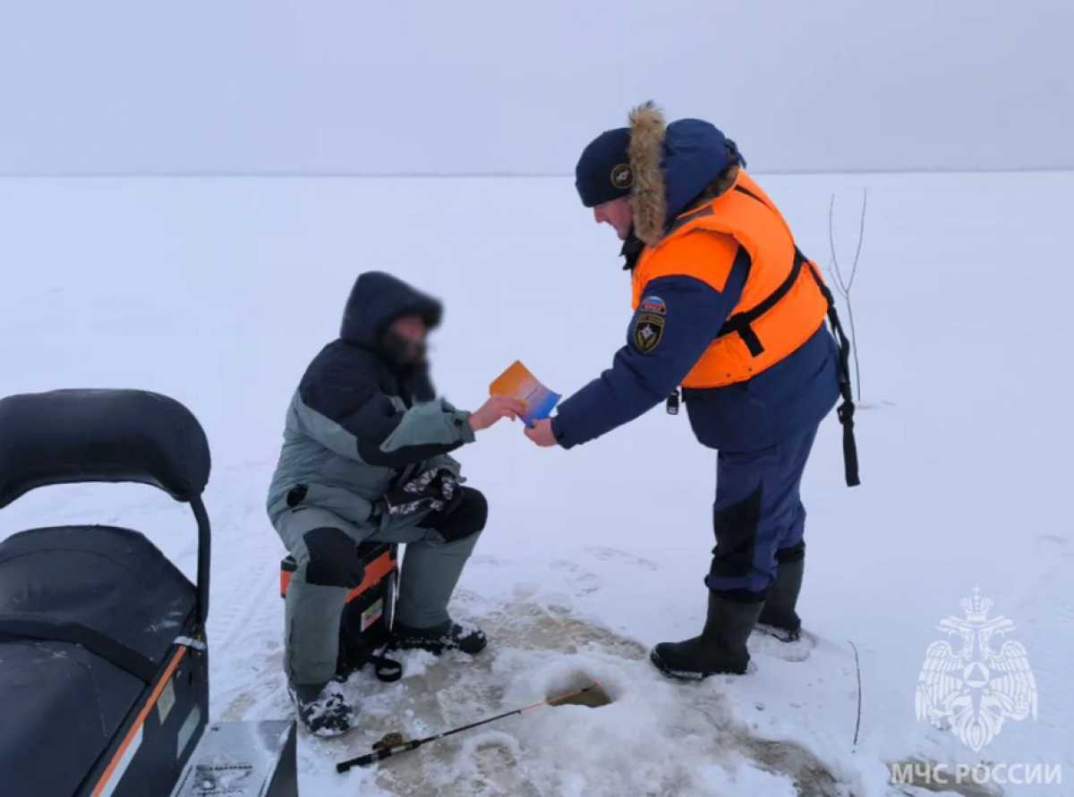 Почти на всех водоёмах Новгородского округа действует запрет выхода на лёд.