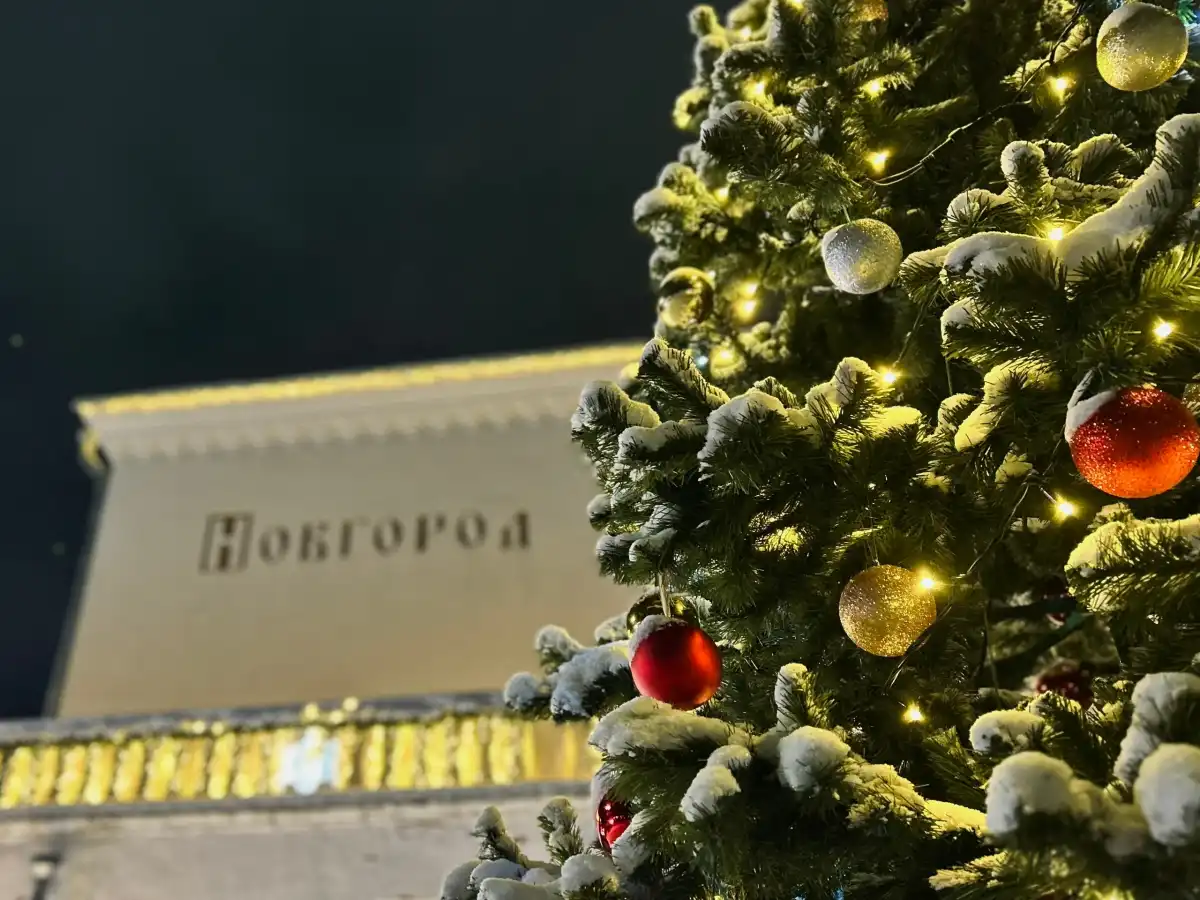 Железнодорожный вокзал в Великом Новгороде является памятником архитектуры регионального значения.