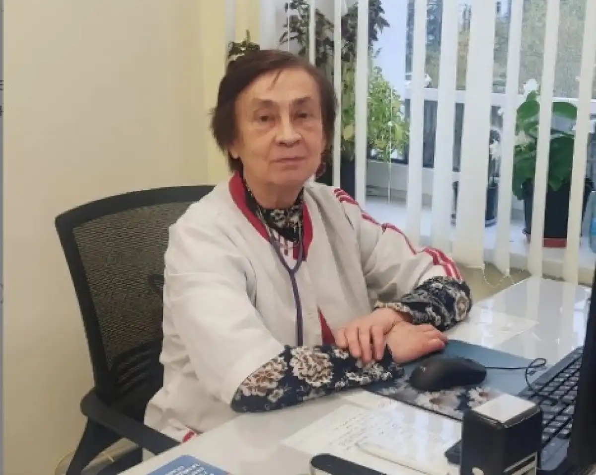 Через её чуткие руки, внимание и заботу прошли несколько поколений боровичан.