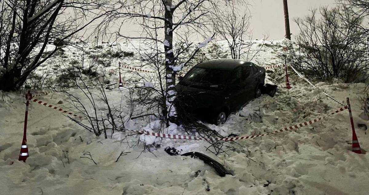 «Фольксваген» оказался в кювете.