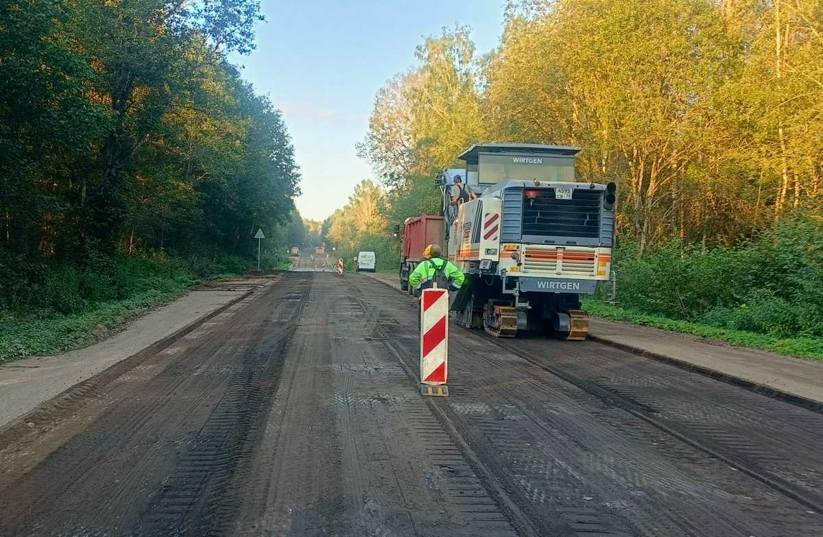 Один из вопросов на встрече касался состояния дороги от школы в Мошенском до деревни Мельник.