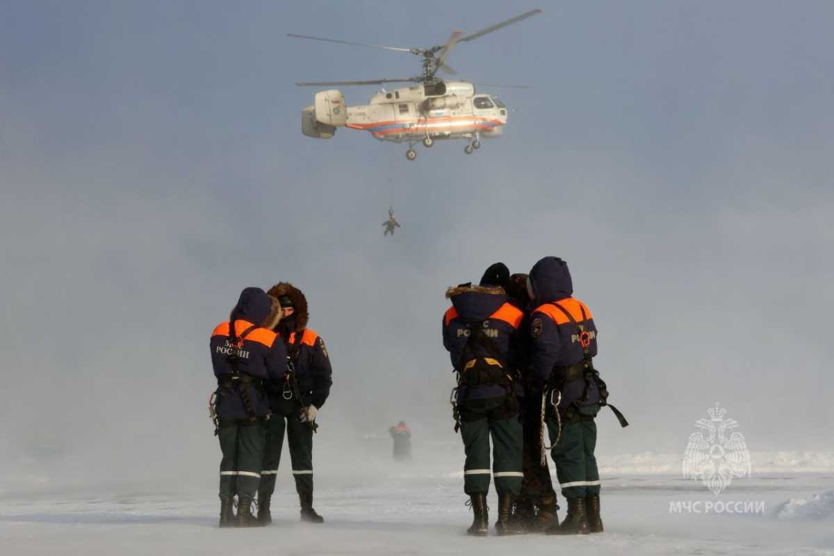 В тренировке приняли участие в основном молодые спасатели, в том числе девушки.