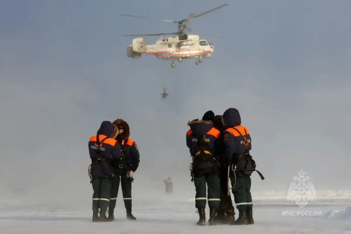В тренировке приняли участие в основном молодые спасатели, в том числе девушки.