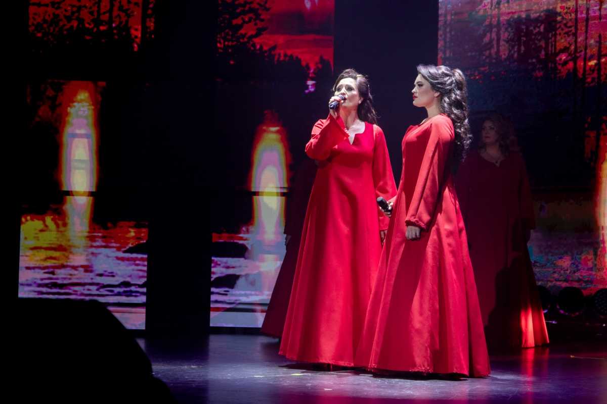 Текст премьерной песни «А зори тихие» для коллектива написали Михаил Архиреев и Николай Соничев.