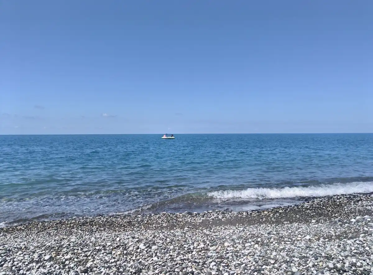 Цена зарубежных туров зависит от курса рубля, который в ноябре-декабре укреплялся, благодаря чему поездки подешевели.