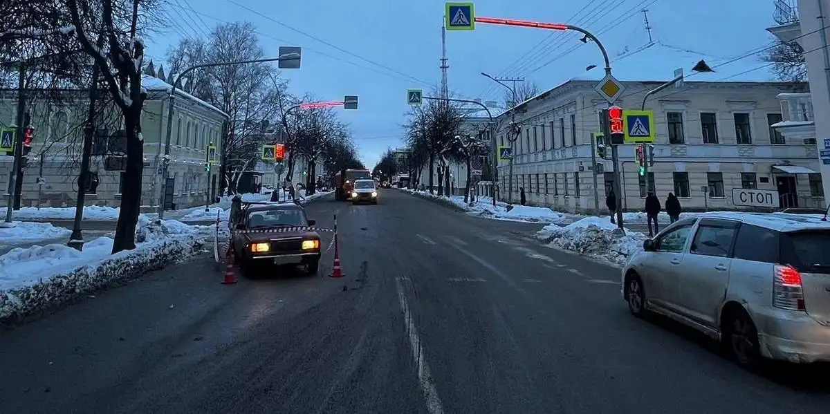 Пешехода доставили в Новгородскую областную клиническую больницу.