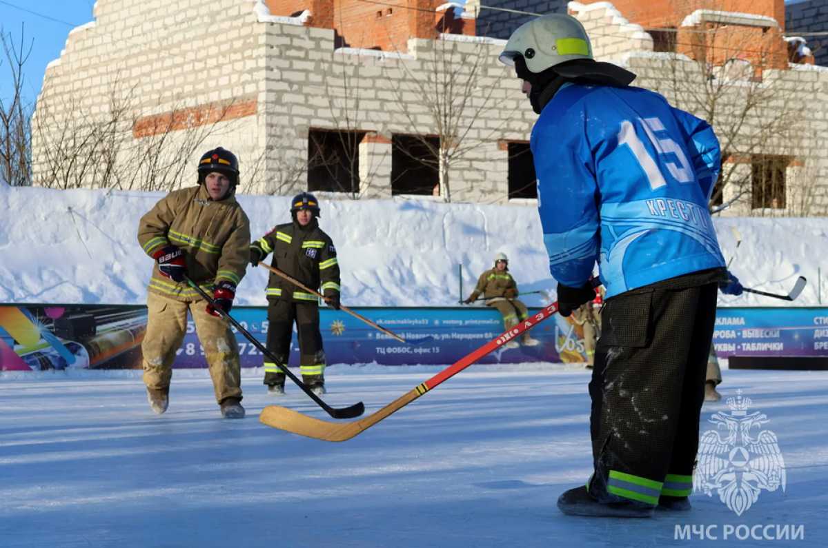 В соревнованиях приняли участие восемь команд.