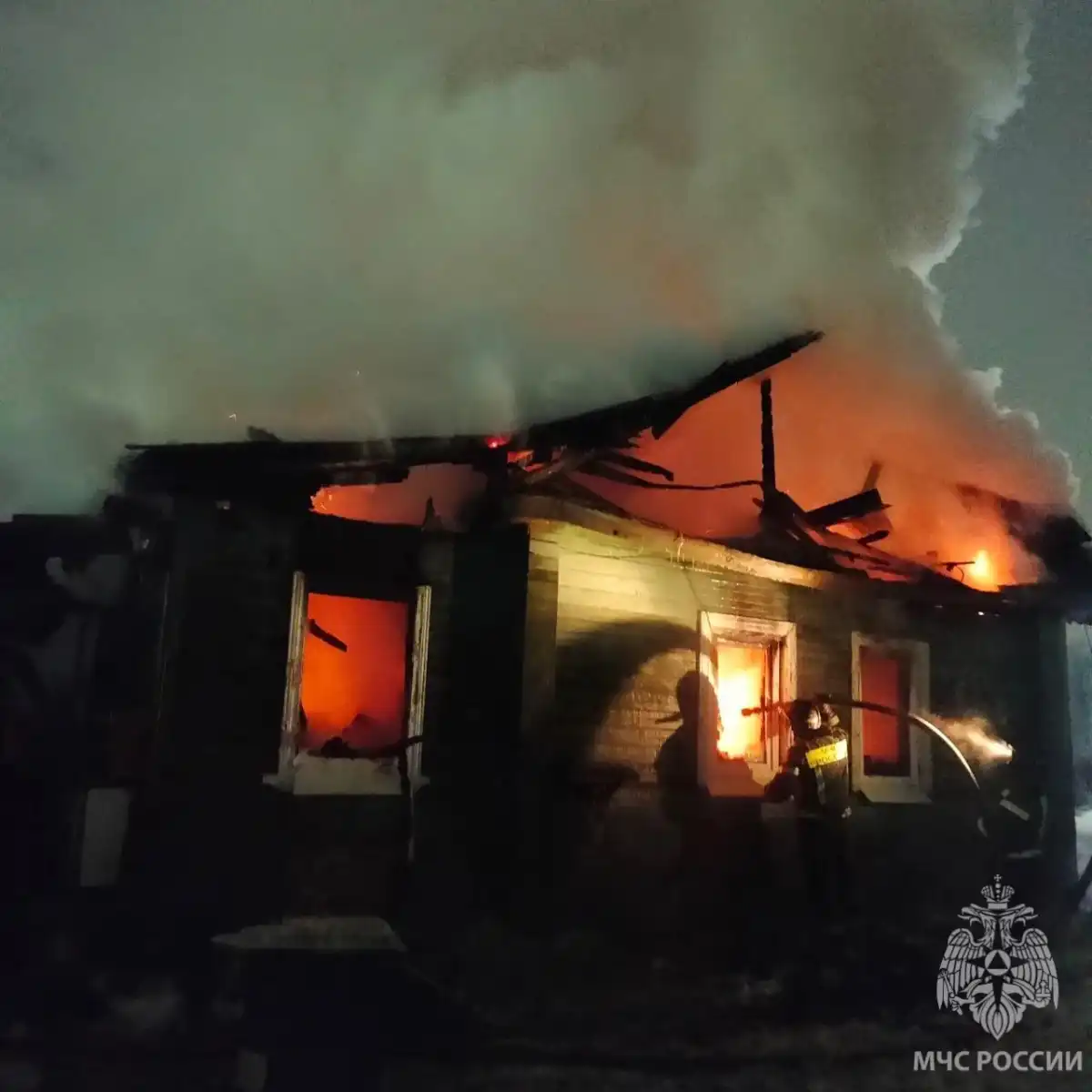 Причины пожаров устанавливают органы дознания.