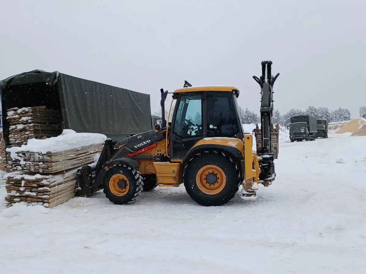 При поддержке пестовских предпринимателей были приобретены 34 кубических метров пиломатериалов и 1,5 тонны гвоздей и металлических скоб.