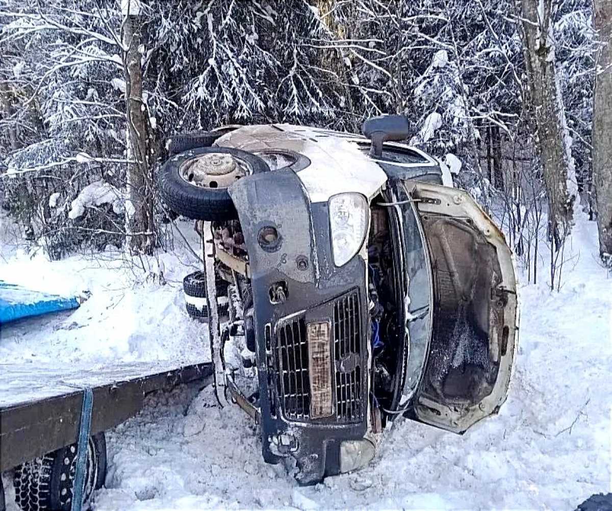 Спасатели проверили, нет ли утечки горючего.