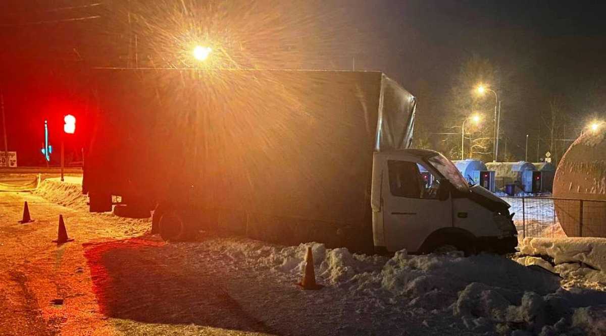 Водитель «Газели» получил телесные повреждения.