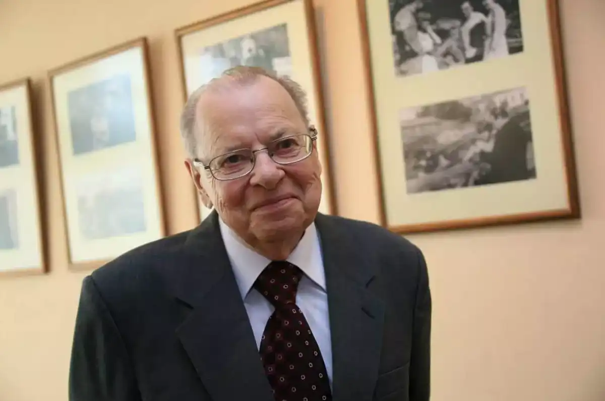 Ещё студентом Валентин Янин посетил Новгород, что и определило его научную судьбу.