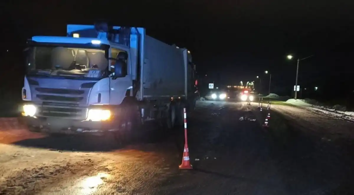 На месте происшествия работают сотрудники Госавтоинспекции.