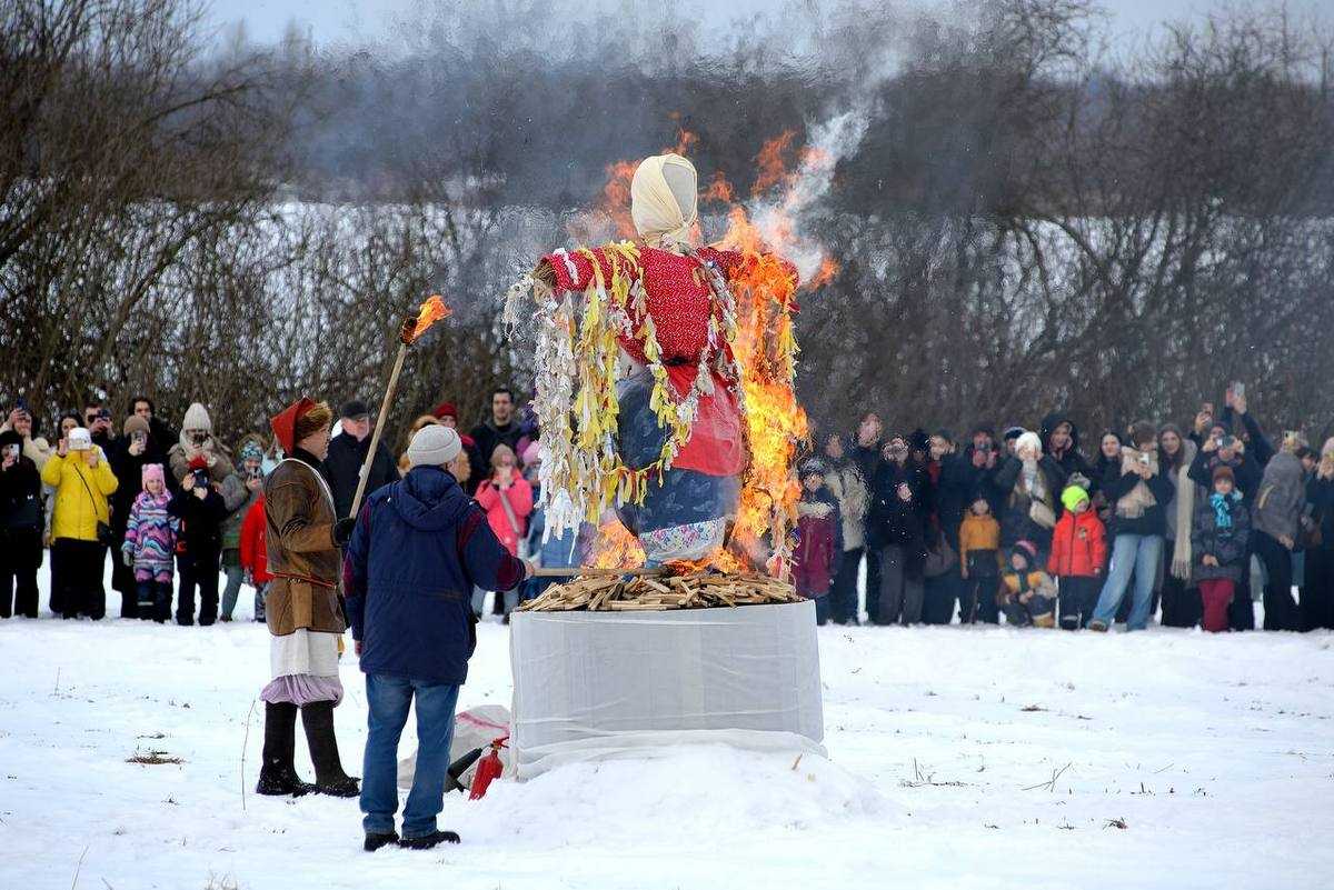 В финале праздника состоится сжигание чучела Масленицы.