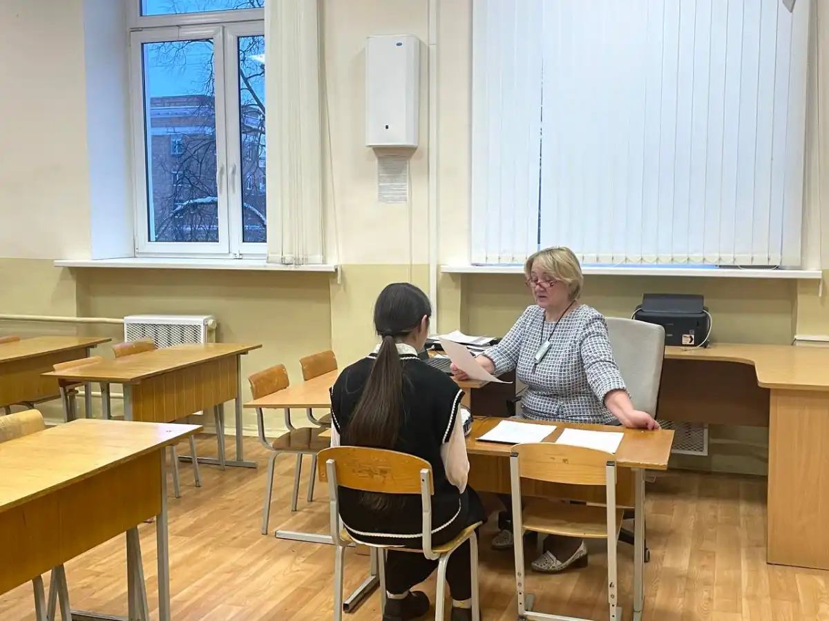 На выполнение работы каждому школьнику отводится в среднем 15 минут.