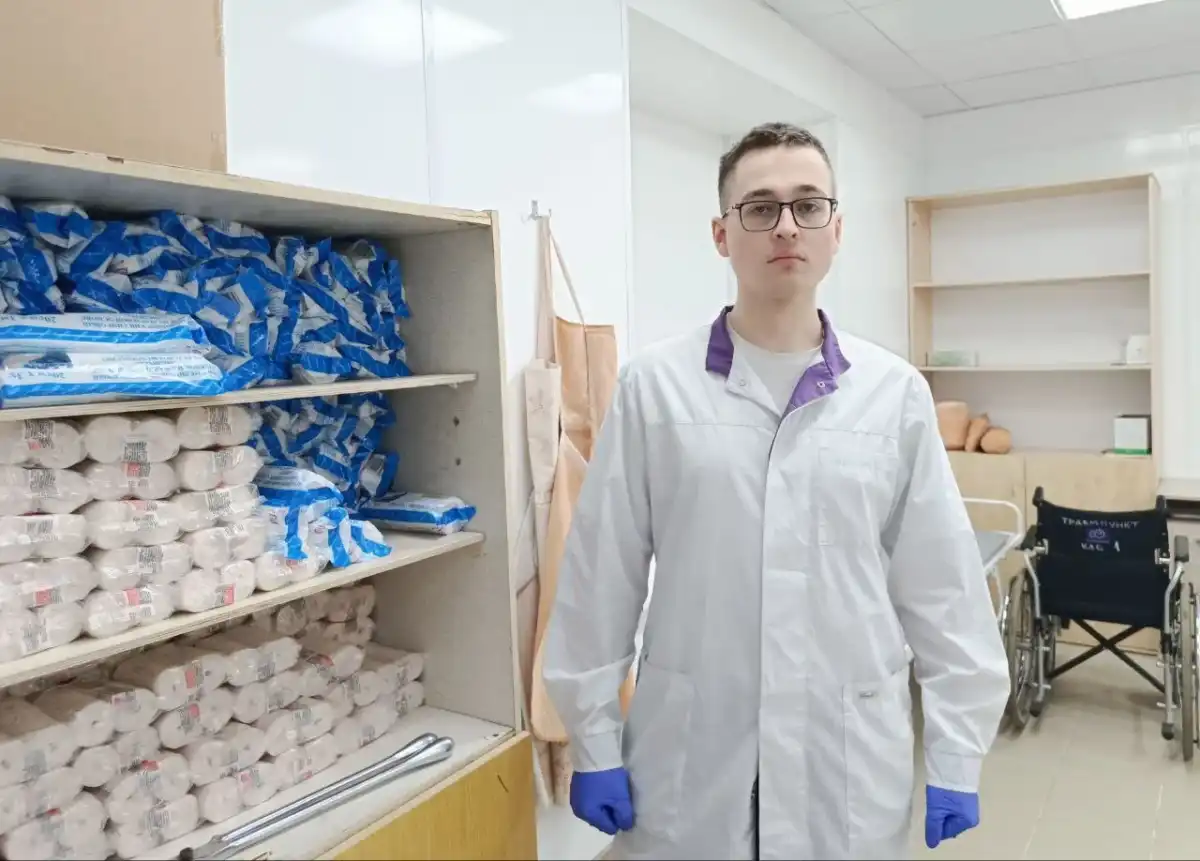 В 2025 году Даниил Давыдов победил в конкурсе «Новгородская медицинская сестра/Новгородский медицинский брат».