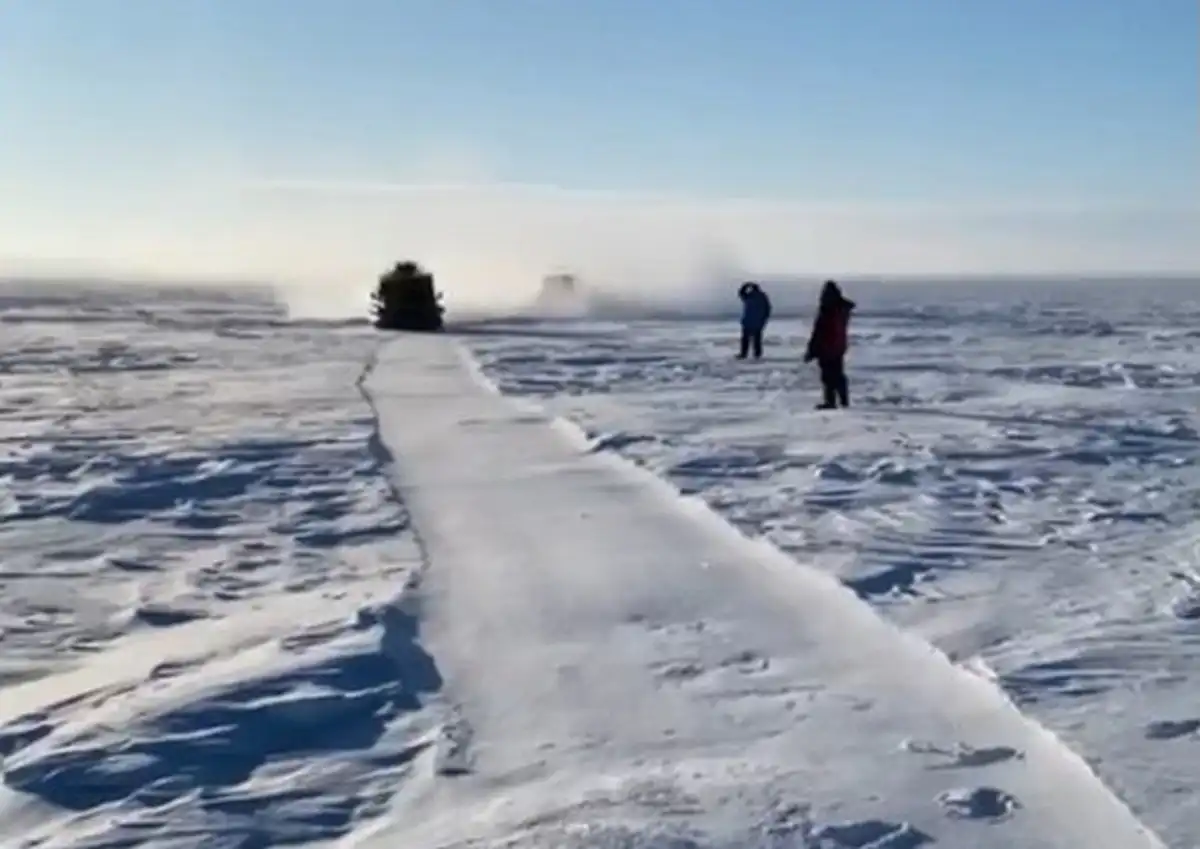 Рыбаков нашли и эвакуировали на берег.