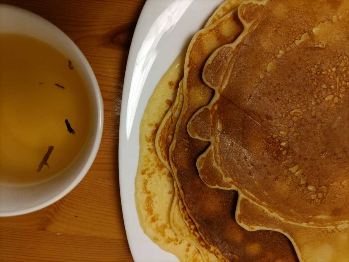 Главный символ Масленицы – вкусные, румяные блины.