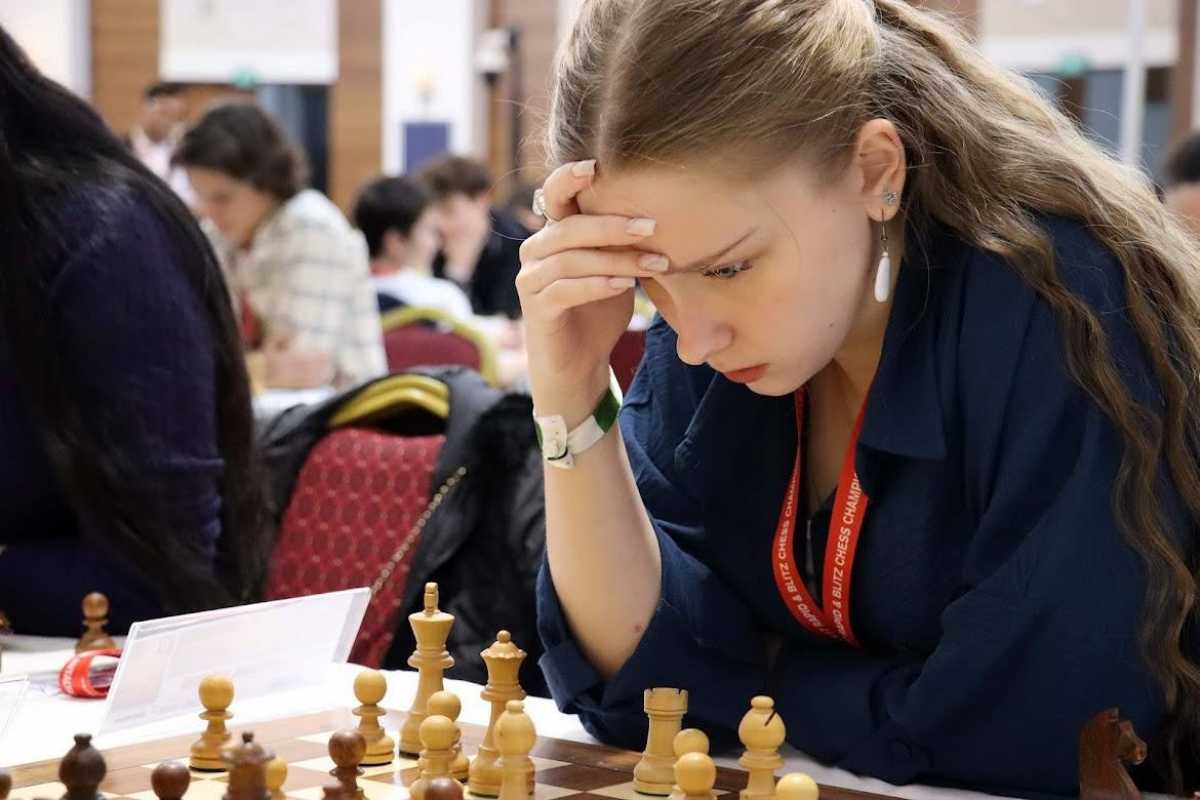 Евгения Сатановская тренируется под руководством Виктора Трущелёва.