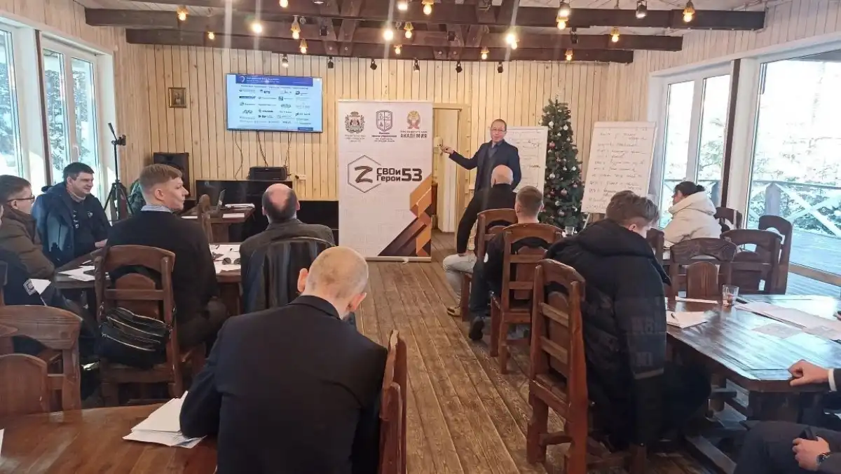 О продуктах Фонда подробно рассказал Василий Шаин. Сегодня Фонд предлагает около 18 программ льготного кредитования. Он работает с 1997 года.