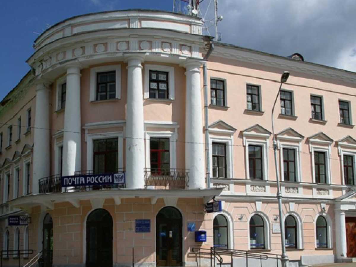 Здание по адресу — Дворцовая улица 2/1, имеет статус объекта культурного наследия, поэтому перепланировка и ремонт помещений потребует определенного времени.