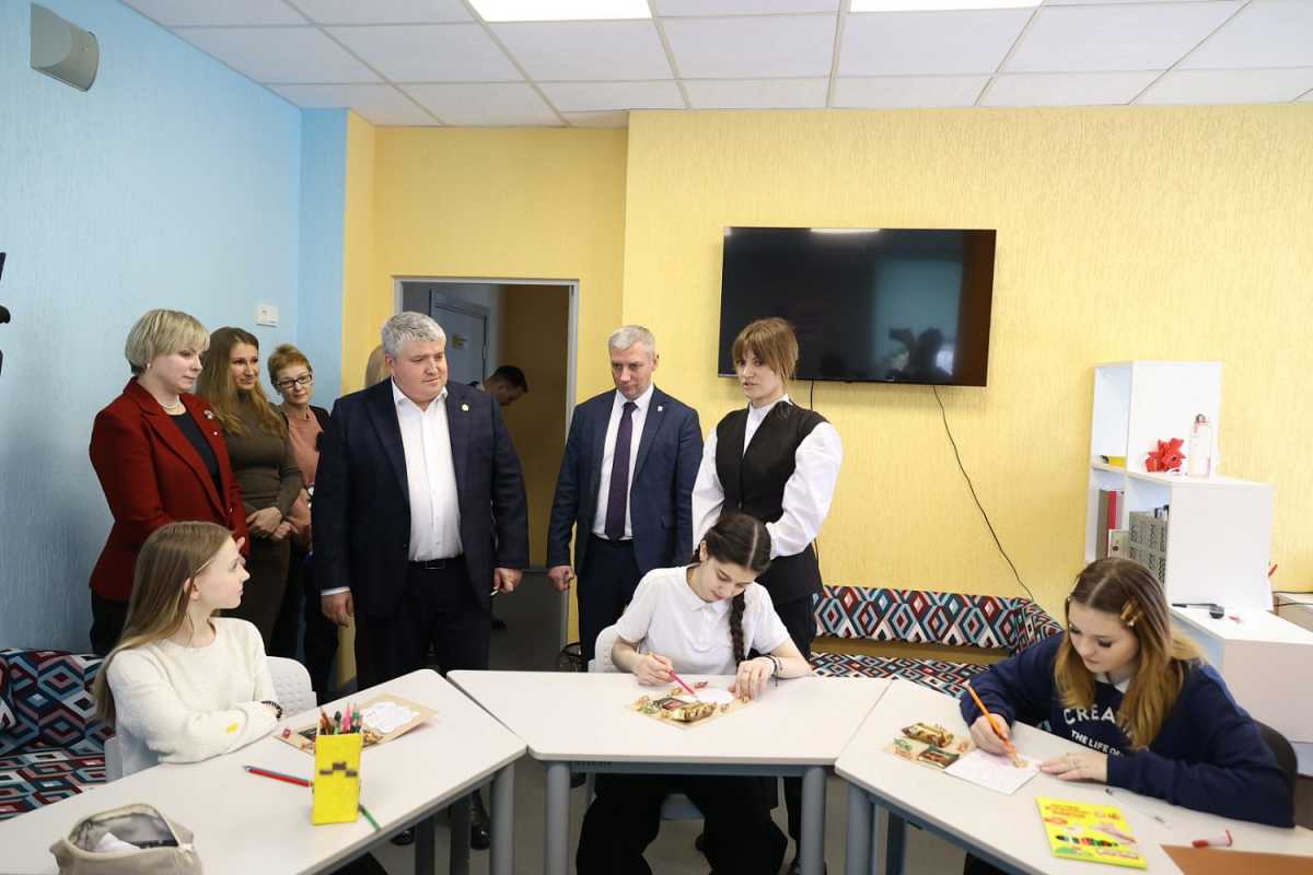 В боровичской школе №4 работает центр «Точка роста».