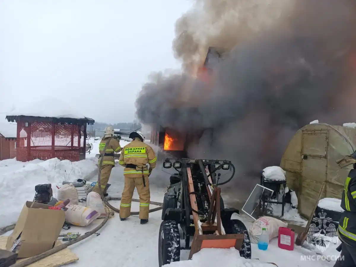 Причины пожаров устанавливают органы дознания.